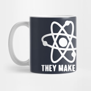 Never trust an atom they make up everything Scienc Mug